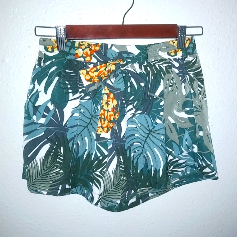 Breeze Over M Aloha Island Lightweight Shorts